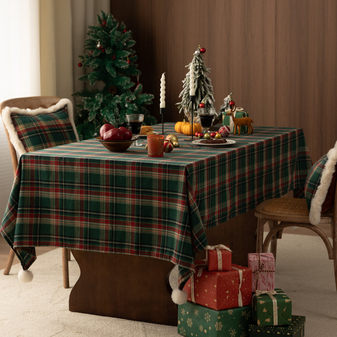 Rectangular checkered tablecloth made of cotton blend with pompom tassels Stornfield
