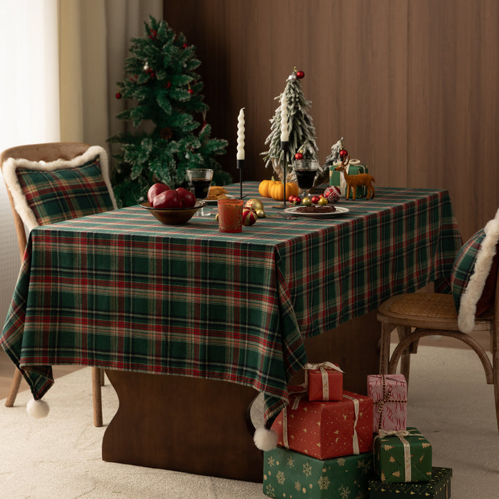 Rectangular checkered tablecloth made of cotton blend with pompom tassels Stornfield