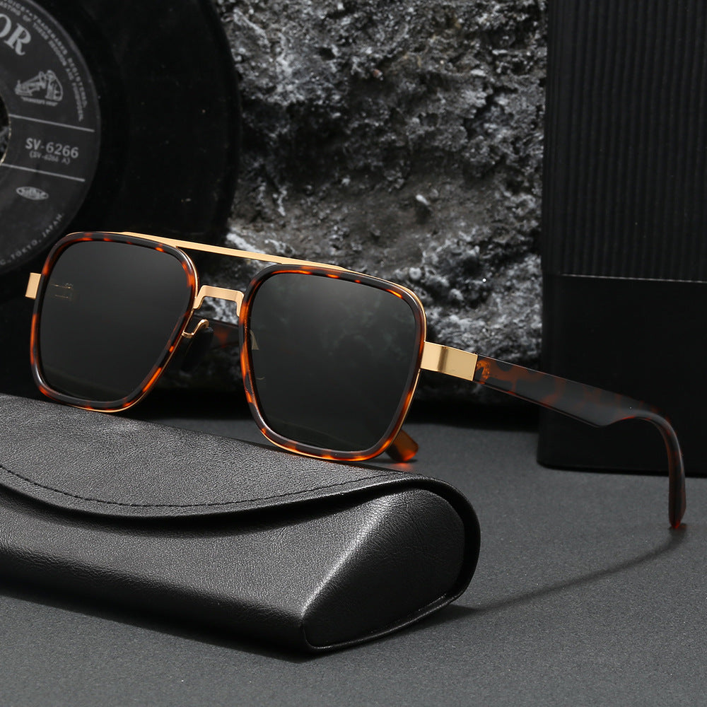 Ladies' fashionable sunglasses with square frame and innovative lenses Stornfield