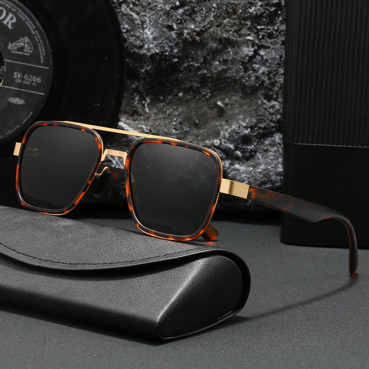 Ladies' fashionable sunglasses with square frame and innovative lenses Stornfield