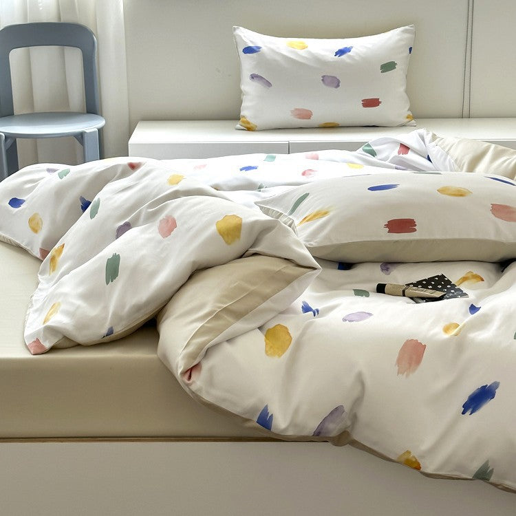 Modern striped bedding set made of cotton satin with hand-drawn stripes and contrasting piping