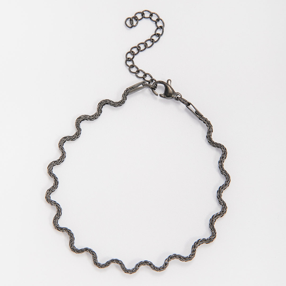 Elegant Wavy Chain Necklace Stornfield