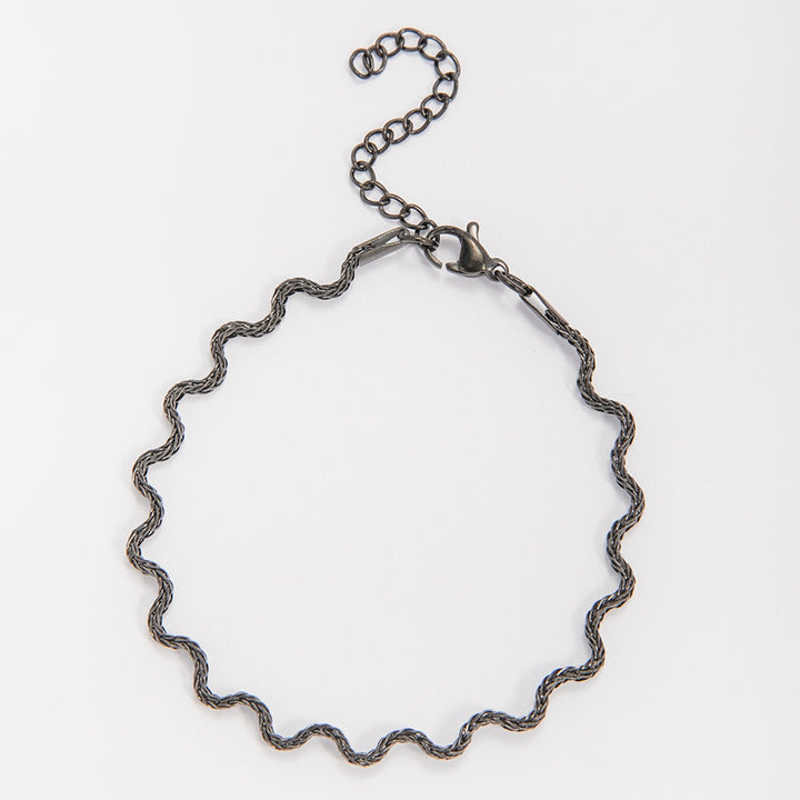 Elegant Wavy Chain Necklace Stornfield