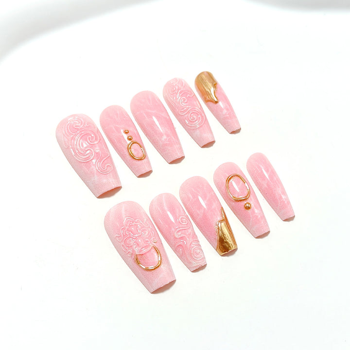 Elegant and Decorative Art Nails Stornfield