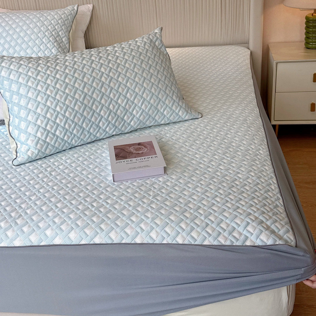 Water-repellent quilted mattress protector with elastic all-around cover