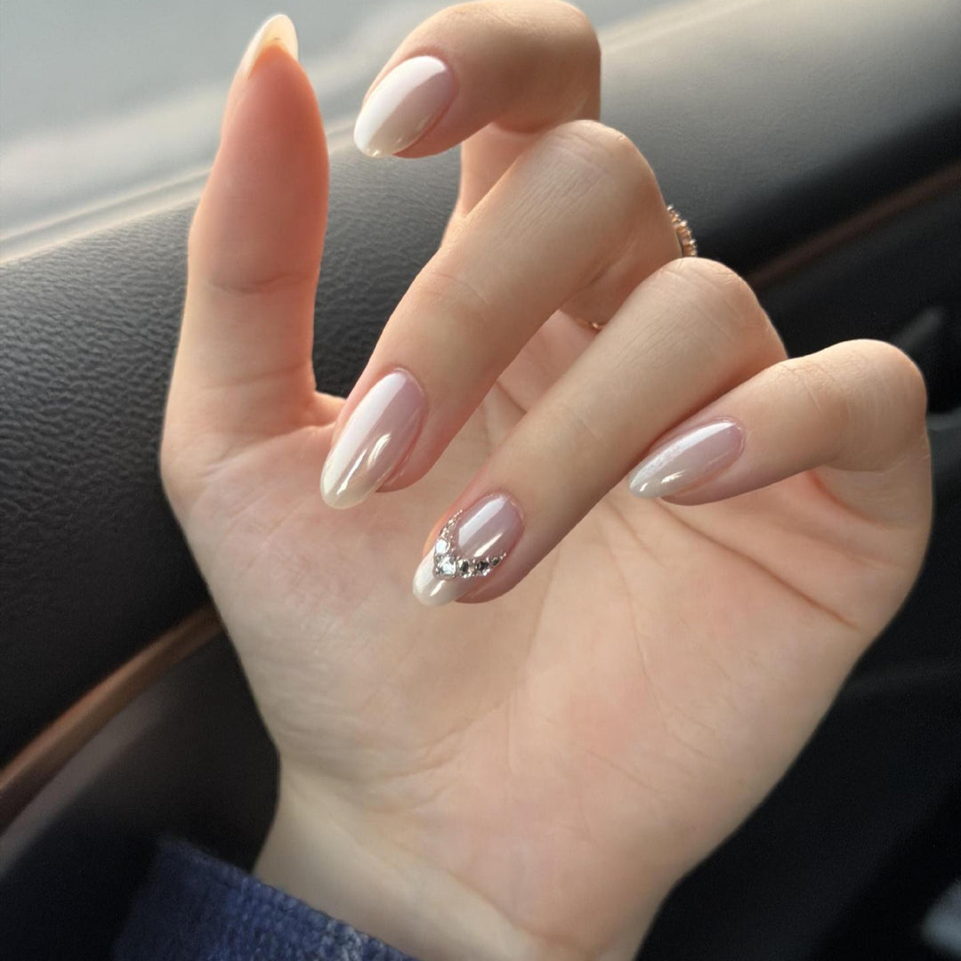 Artificial artificial nails with elegant decorative details Stornfield