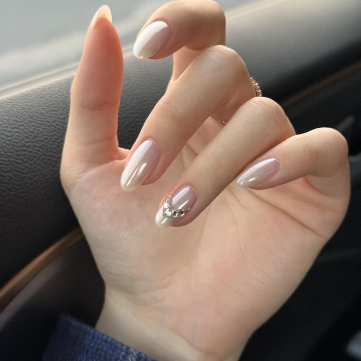 Artificial artificial nails with elegant decorative details Stornfield