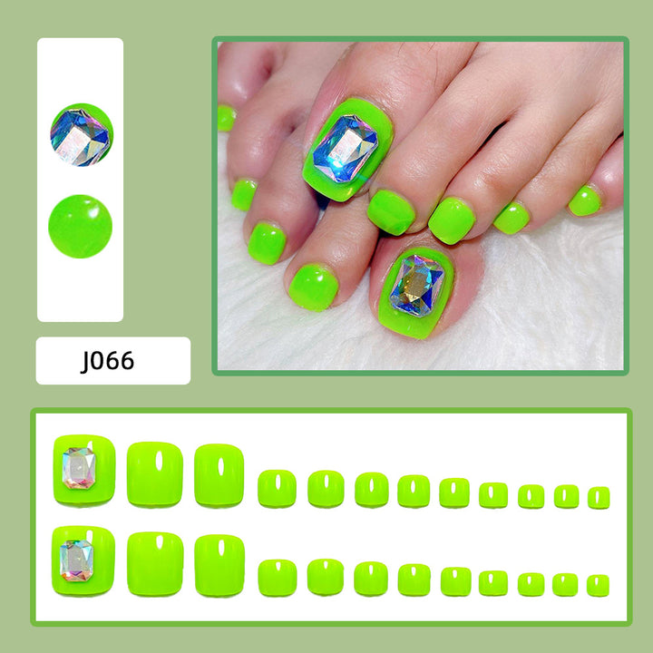 Nail art with glamorous rhinestone accents Stornfield