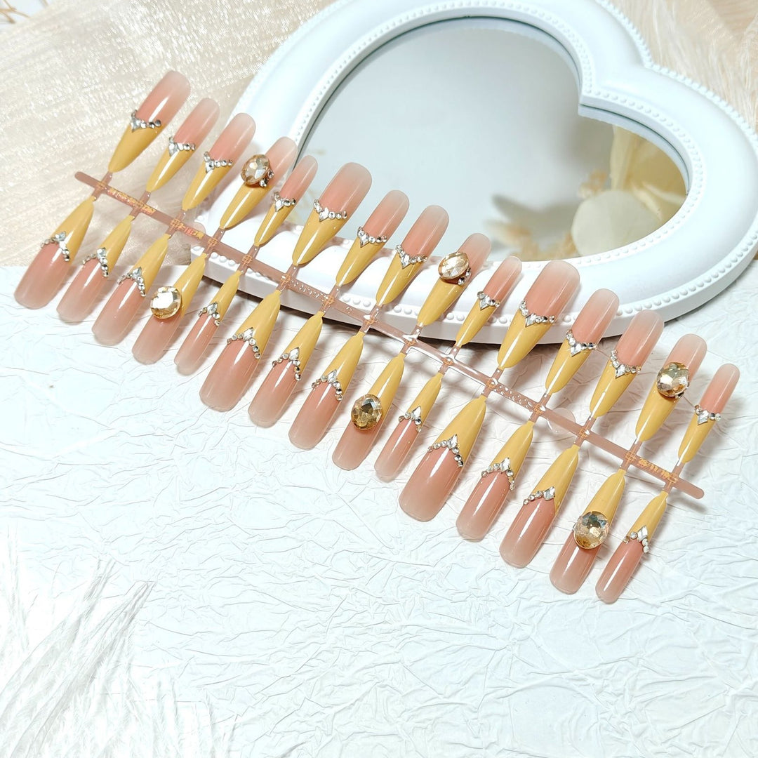 Artificial nails with elegant 3D applications and glitter Stornfield