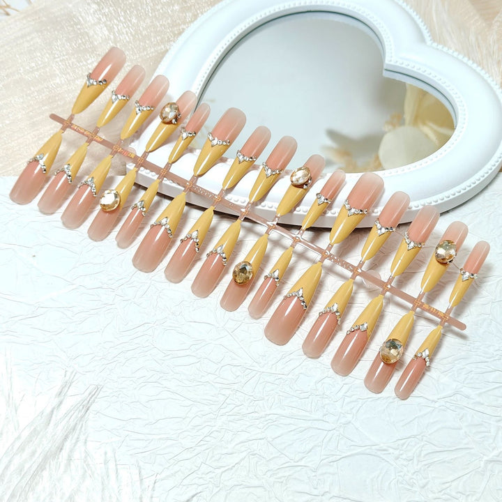 Artificial nails with elegant 3D applications and glitter Stornfield
