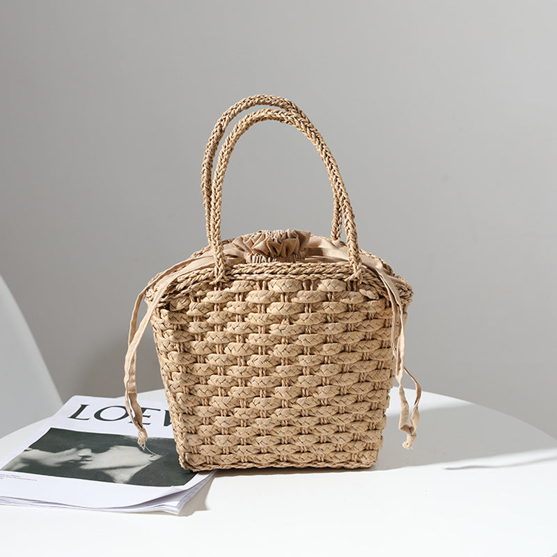 Handmade straw bag with adjustable inner lining Stornfield