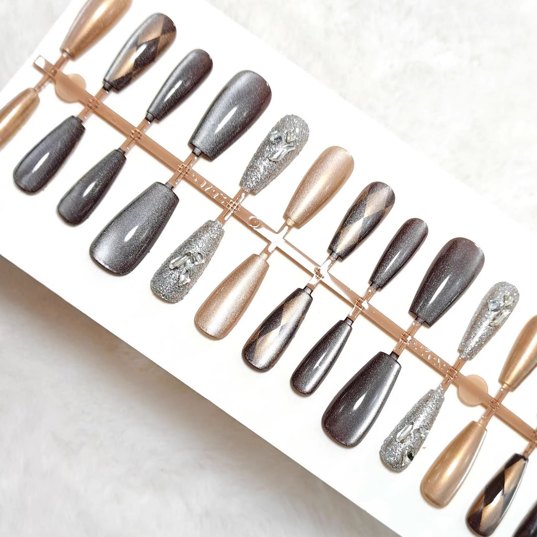Glamorous Art Nails in Elegant Metallic Look Stornfield