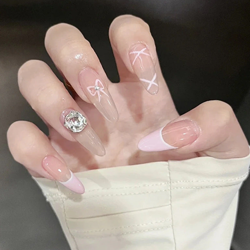 Artificial nail set with elegant design and dreamy 3D applications Stornfield