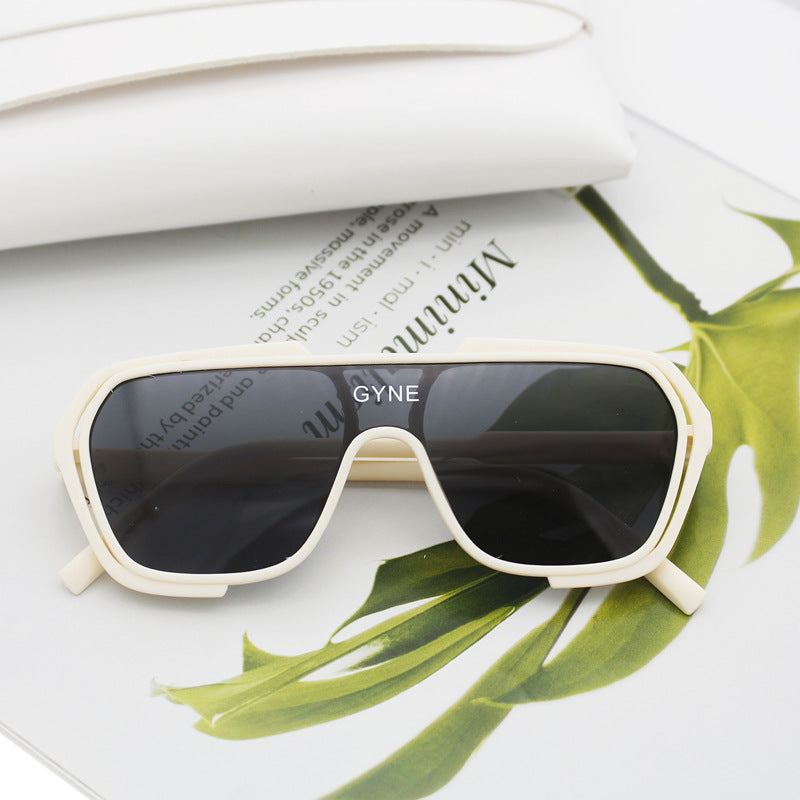Women's sporty sunglasses with modern design Stornfield