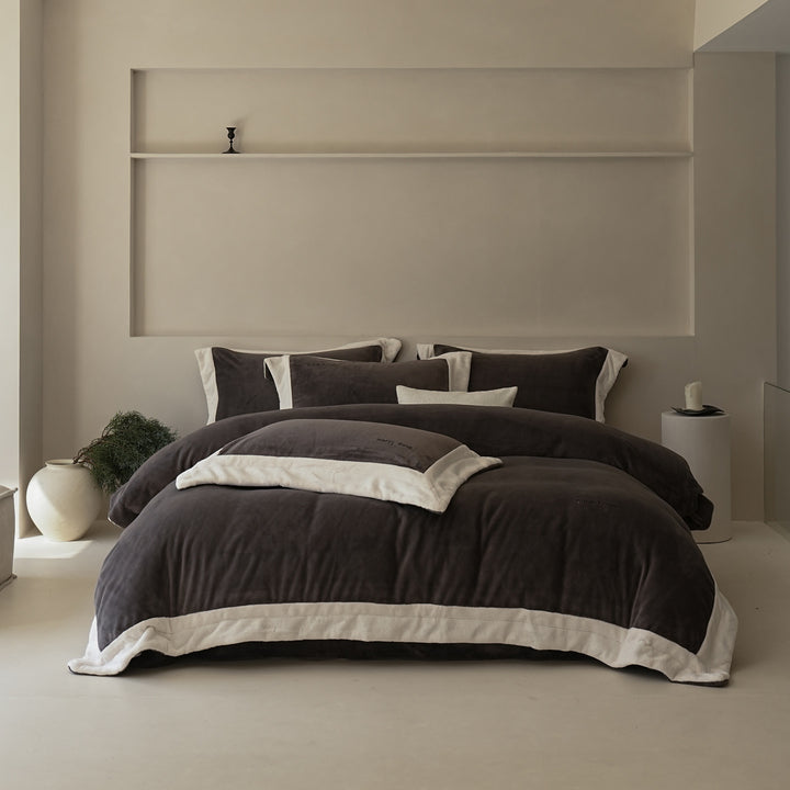 Reversible Stonewashed Cotton-Linen Duvet Cover Set with Oversized Border and Hidden Zipper