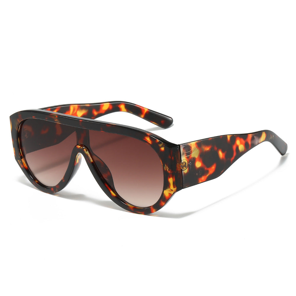 Retro-Inspired Oversized Sun Shield Sunglasses Stornfield