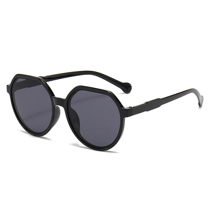 Vintage-Inspired Oversized Sunglasses