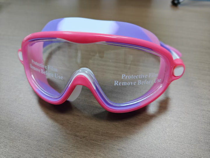Swimming mask with wide field of vision and UV protection Stornfield