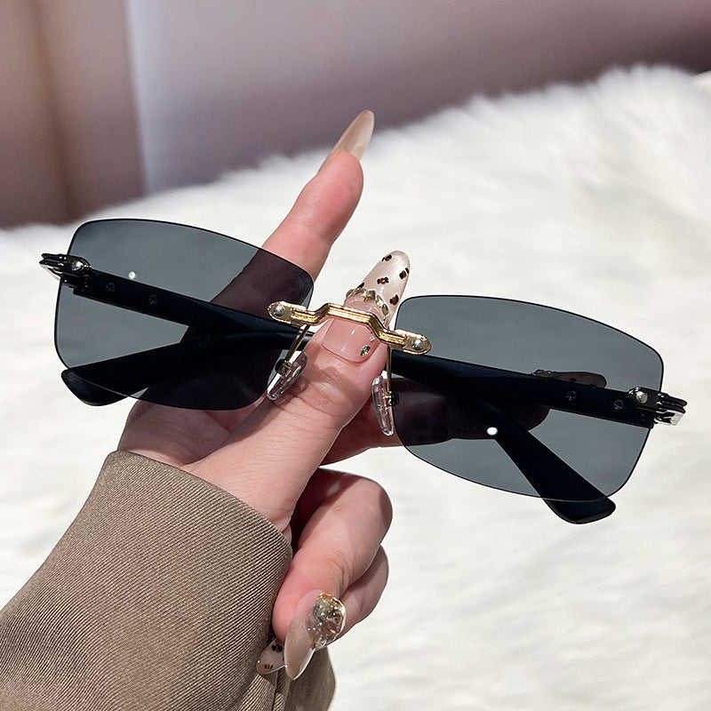 Ladies extravagant fashionable sunglasses with innovative frame Stornfield