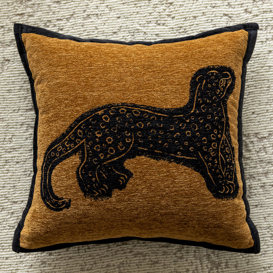 Luxurious cushion with panther design