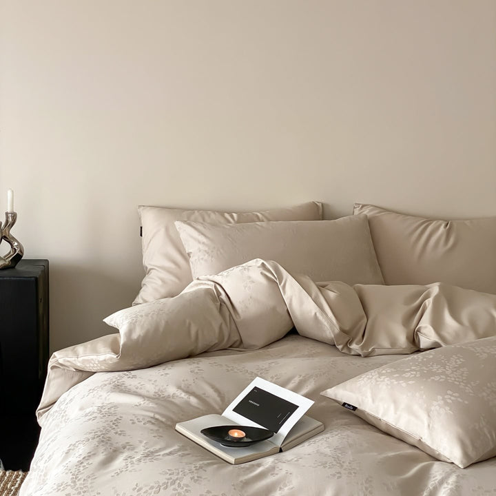 Premium duvet cover set made of breathable cotton satin with concealed zipper