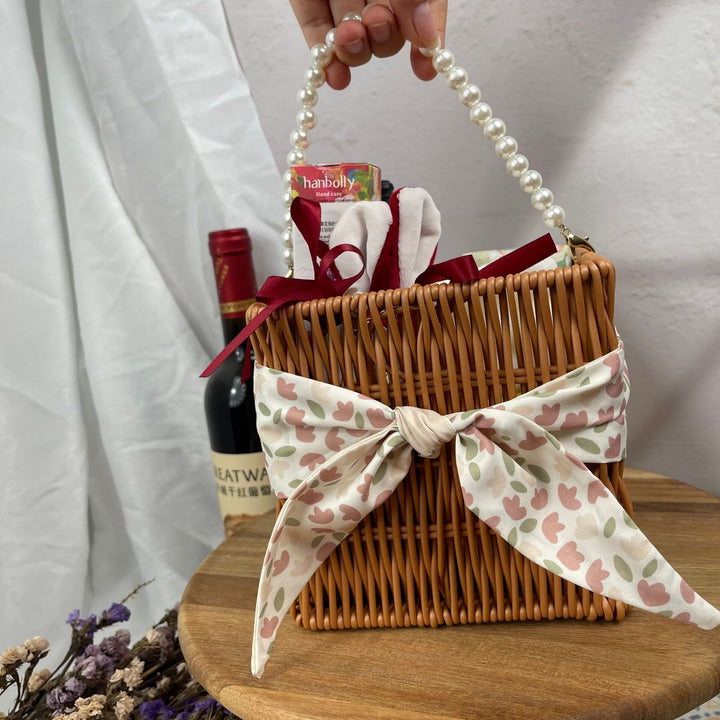 Women's stylish rattan container with pearl handle Stornfield