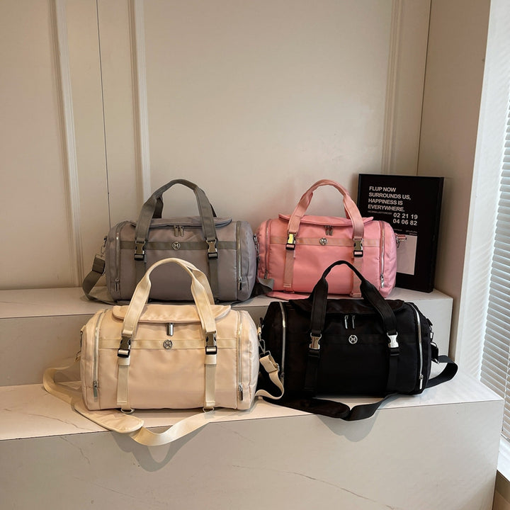 Sporty travel bag with adjustable shoulder strap and several compartments Stornfield
