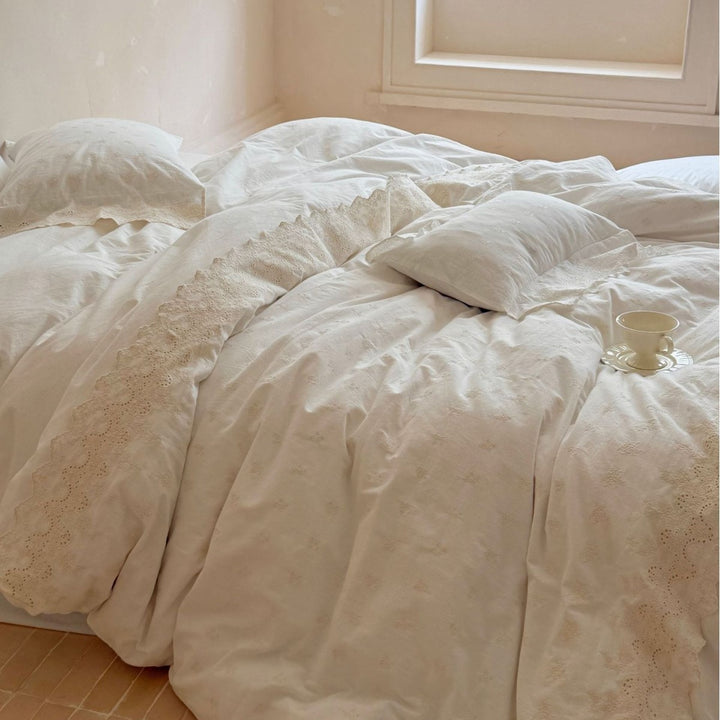 Vintage-Inspired Embroidered Eyelet Cotton Duvet Cover Set with Scalloped Lace Trim & Envelope Pillow Shams