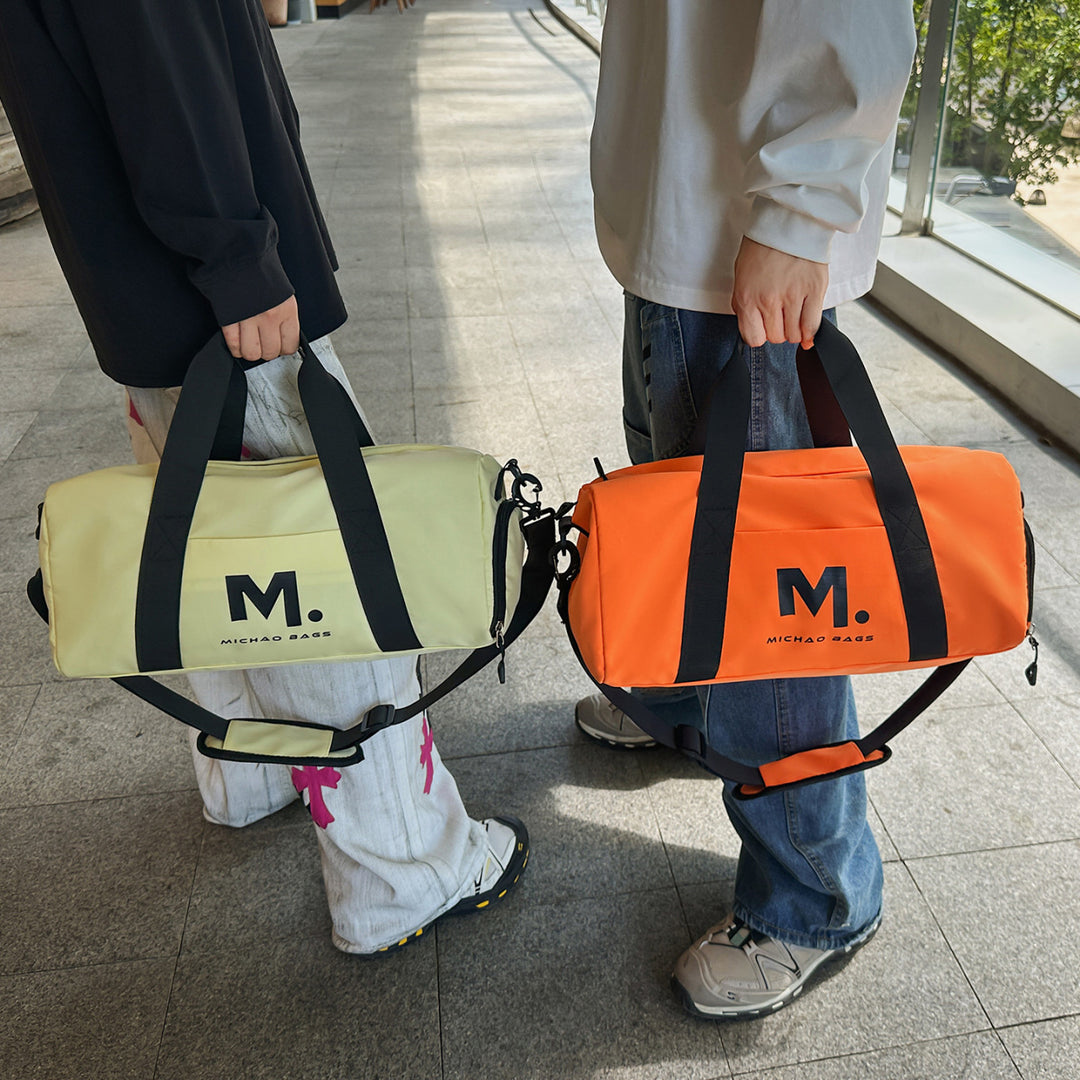 Sporty Travel Bag with Structured Interior Compartments Stornfield