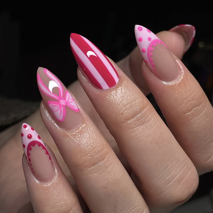 Nail set with playful bow and stripe pattern Stornfield