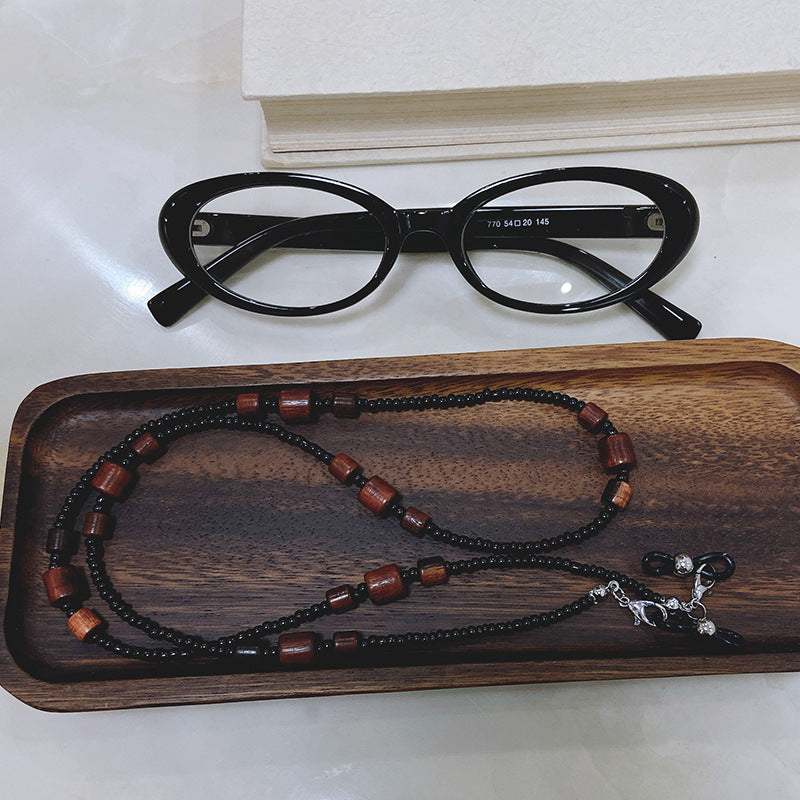 Fashionable glasses holder chain with stylish beads Stornfield