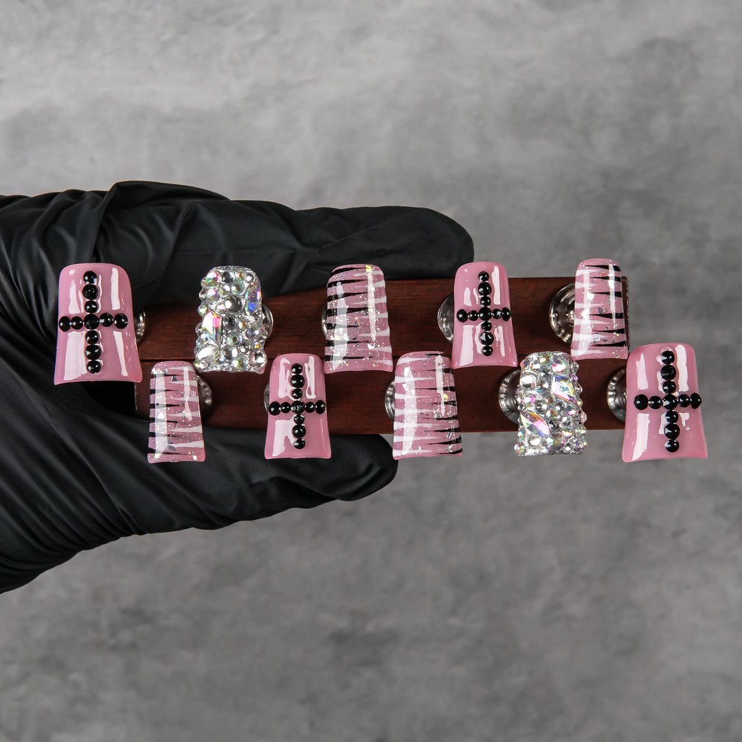 Glamorous Press-On Nail Set with Decorative Elements