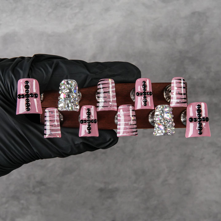 Glamorous Press-On Nail Set with Decorative Elements
