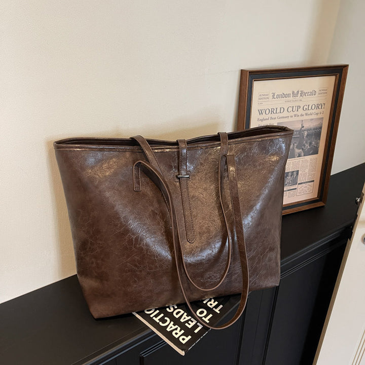 Elegant and Spacious Tote Bag Stornfield