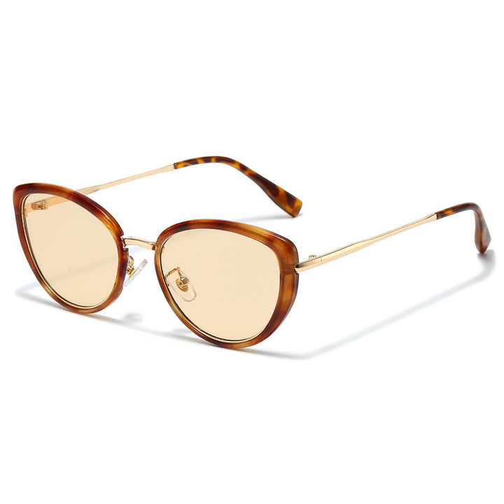 Fashion-Forward Cat-Eye Sunglasses with Trendy Tortoiseshell Frame Stornfield