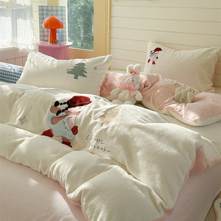 Children's bedding set with cozy fleece surface, embroidered figures and pillowcases