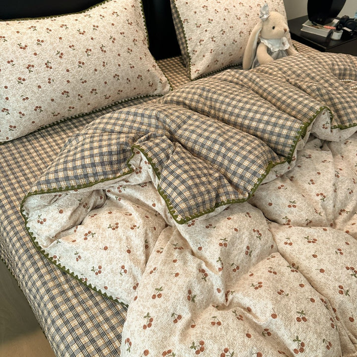Quilted Floral Pattern Comforter Set