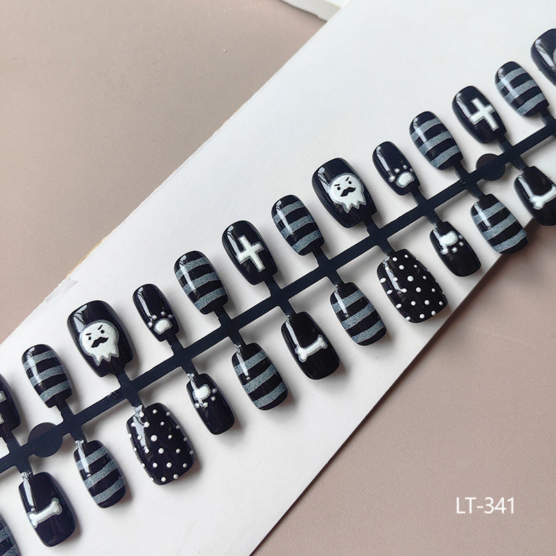 Artificial fingernails in creative Halloween design Stornfield