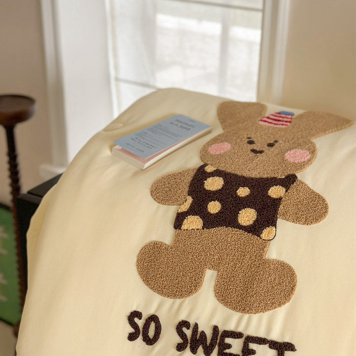 Children's bedding with tufted rabbit appliqué