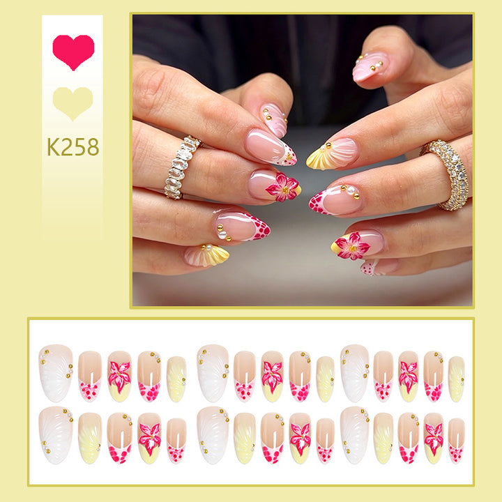 Nail art set with fine flower details Stornfield