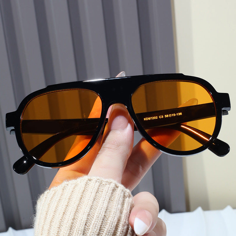 Women Vintage-Style Sunglasses with Elegant Plastic Frame in Leopard Pattern Stornfield