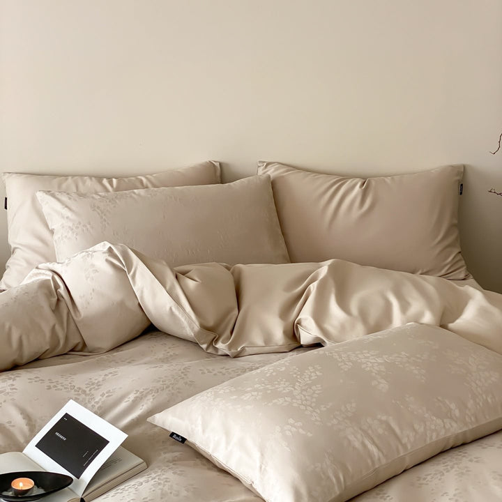 Premium duvet cover set made of breathable cotton satin with concealed zipper