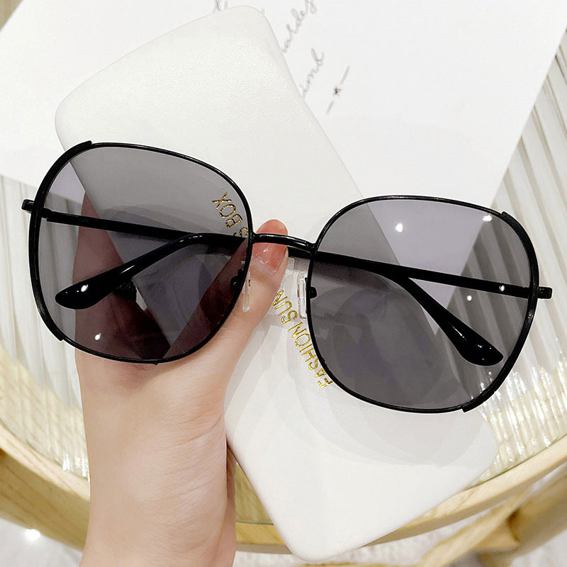 Ladies oversized sunglasses with protective UV protection and elegant metal frame Stornfield
