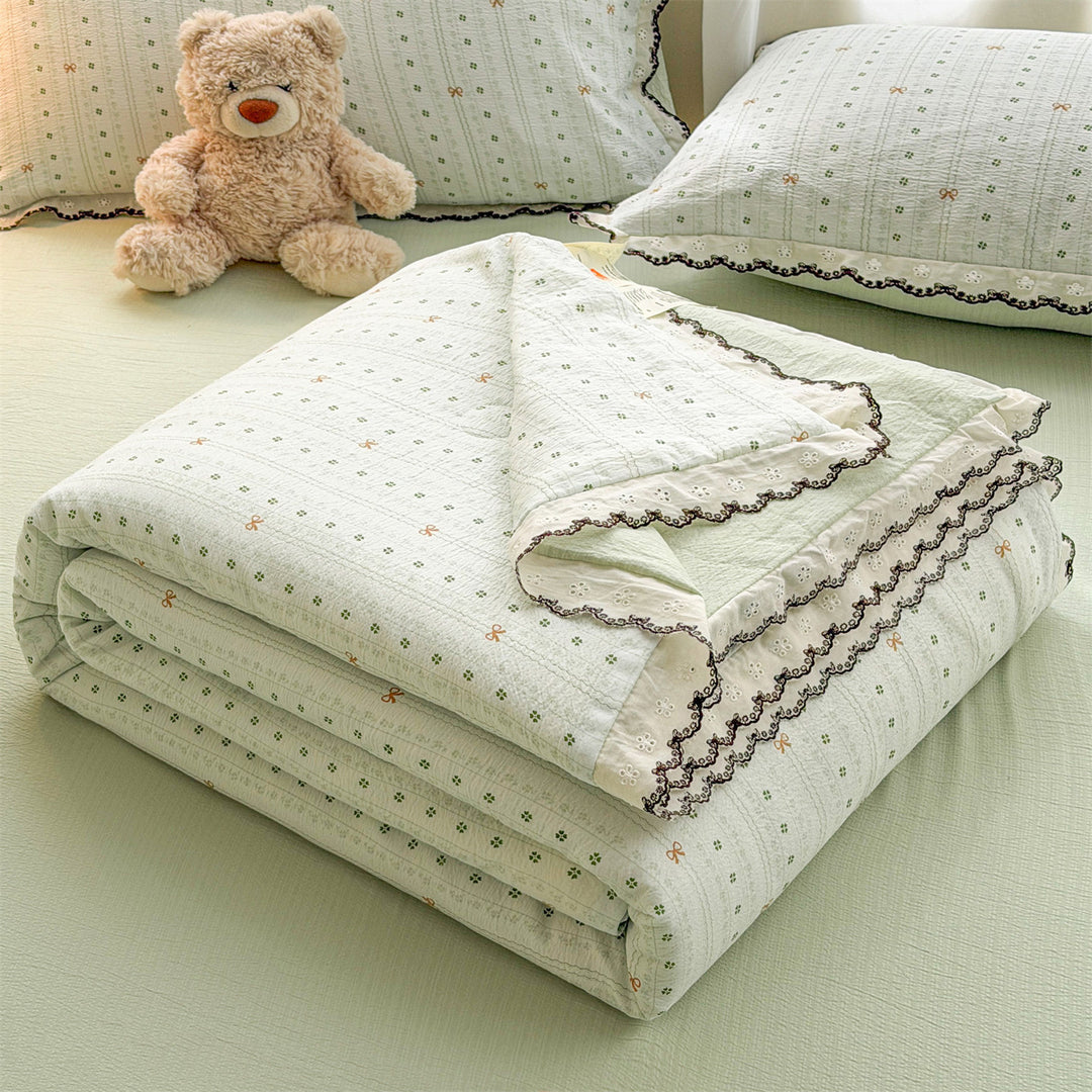 Flower Patterned Quilted Bedspread Set