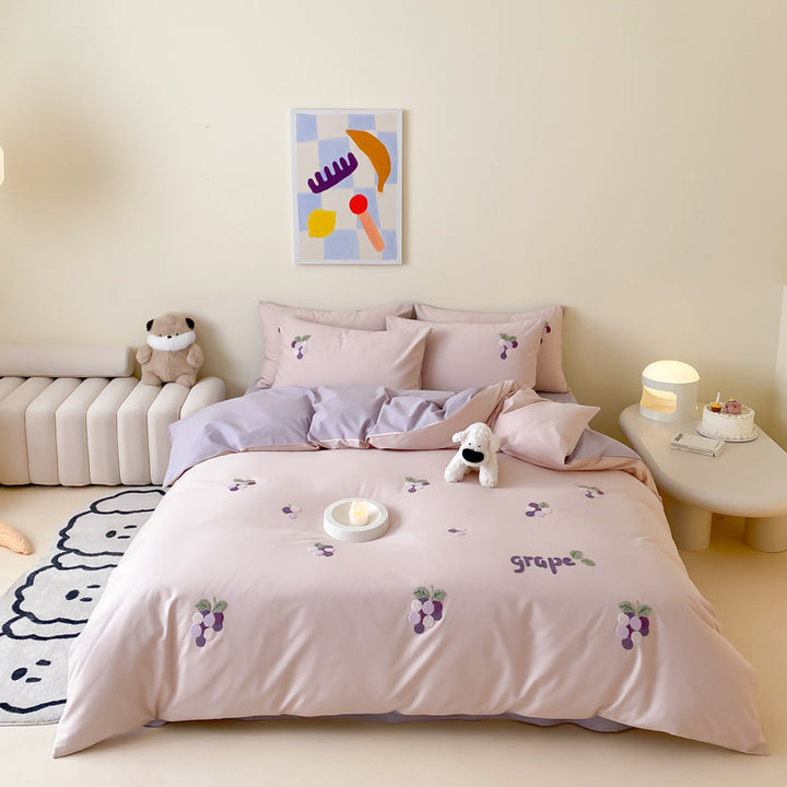 Bedding complete set made of cotton satin with dessert party motif and reversible pillowcases