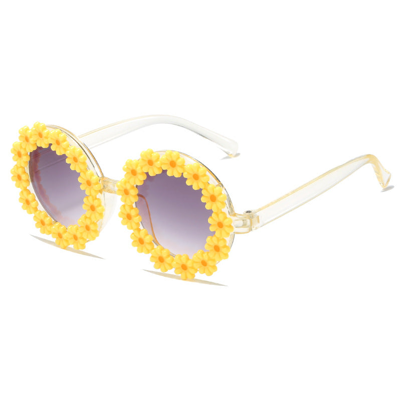 Women stylish sunglasses with floral applications Stornfield