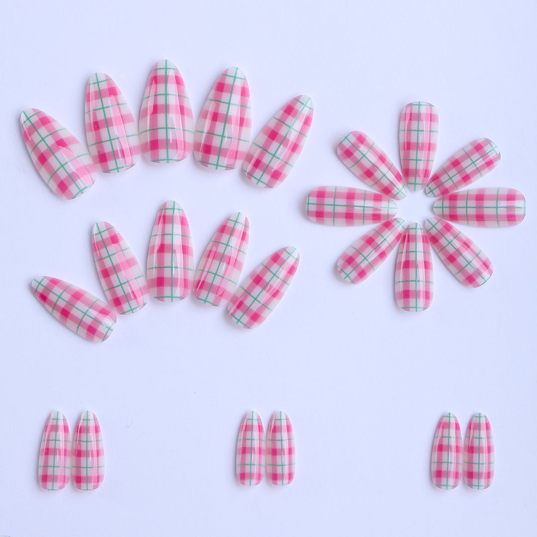 Trendy Checkered Pattern Artificial Nails Stornfield