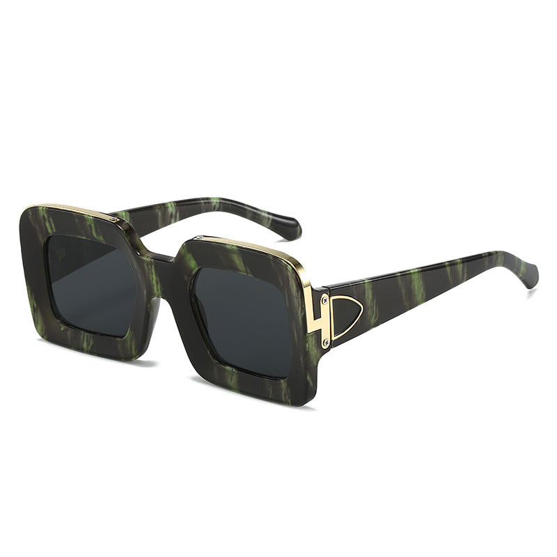 Women square sunglasses with luxurious design and golden accents Stornfield