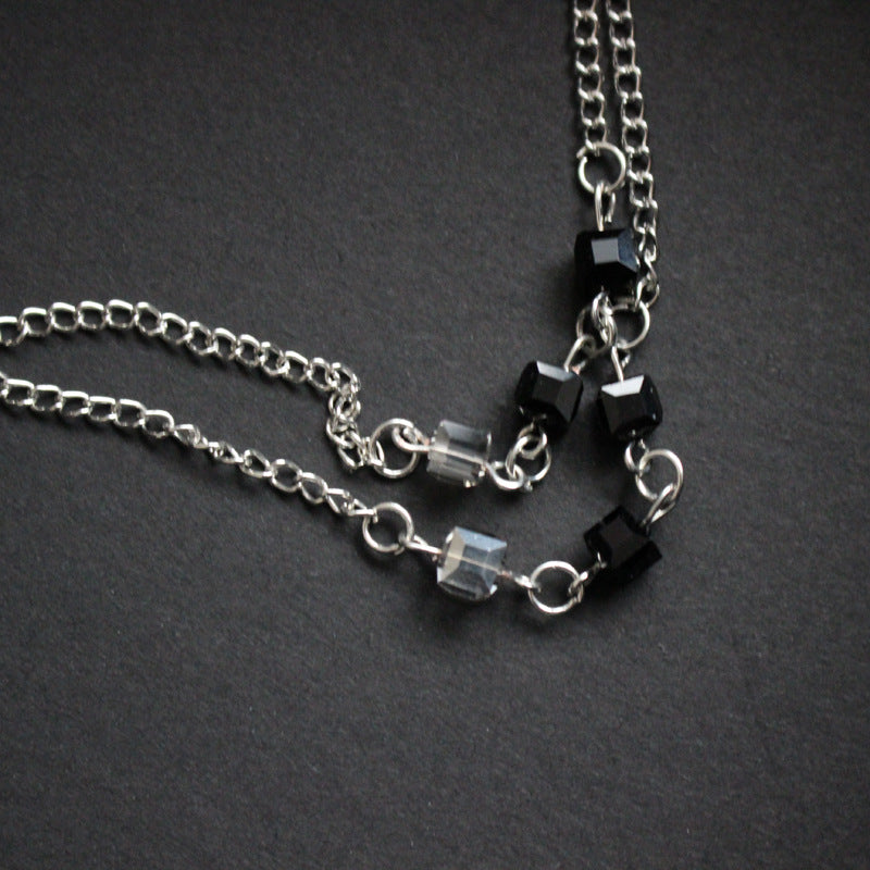 Fashionable glasses holder chain with elegant details Stornfield