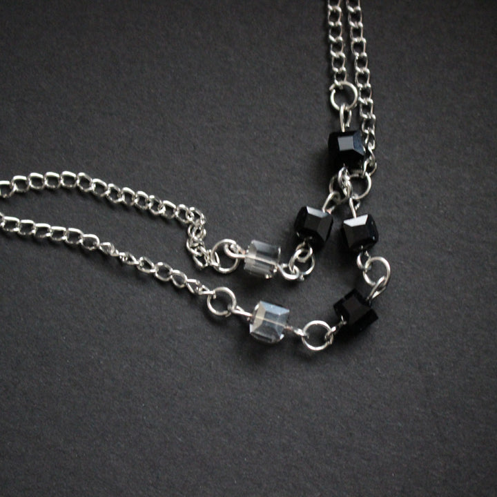 Fashionable glasses holder chain with elegant details Stornfield